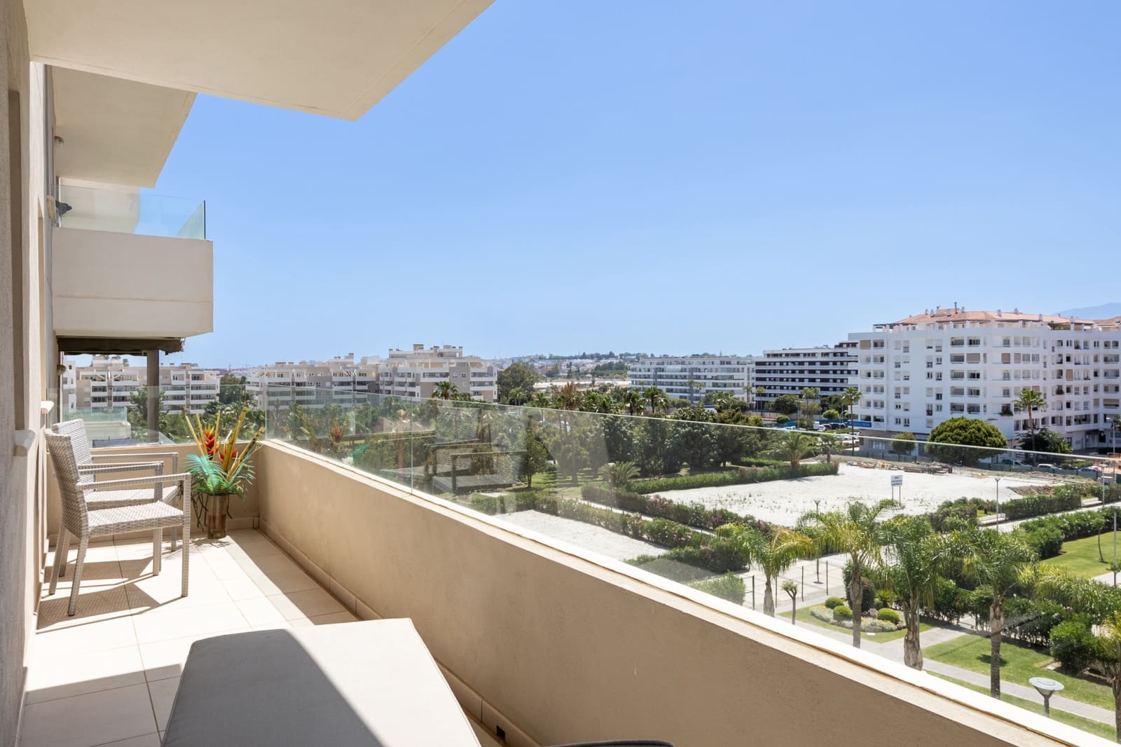 3 Zimmer Apartment zu verkaufen in Marbella mit Pool Garage - 415.000 € (Ref: 9941832)