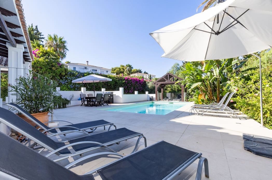 5 bedroom Villa for sale in Marbella with pool garage - € 2,075,000 (Ref: 9947378)
