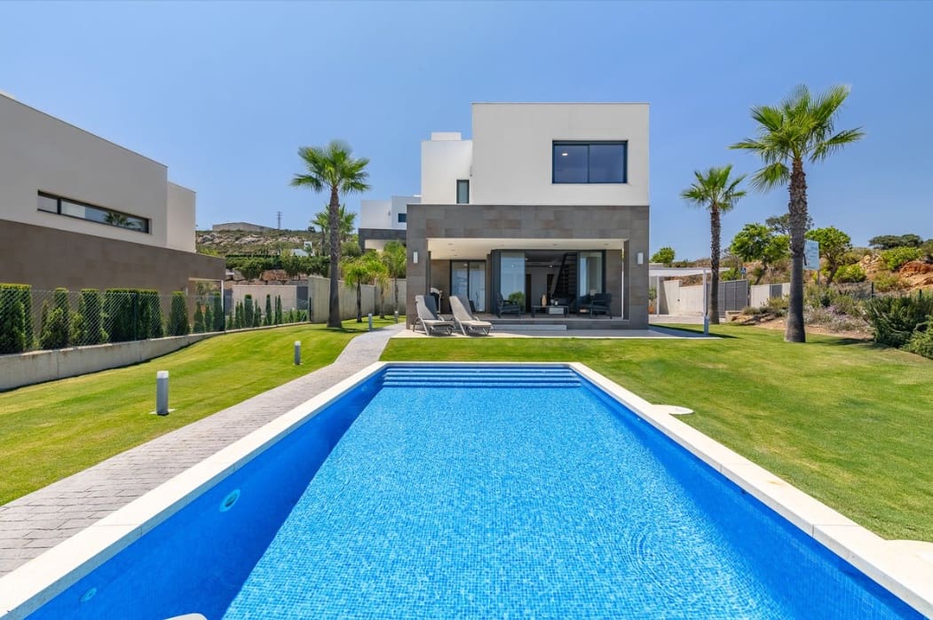 4 quarto Moradia para venda em Sotogrande com piscina garagem - 1 150 000 € (Ref: 9949326)