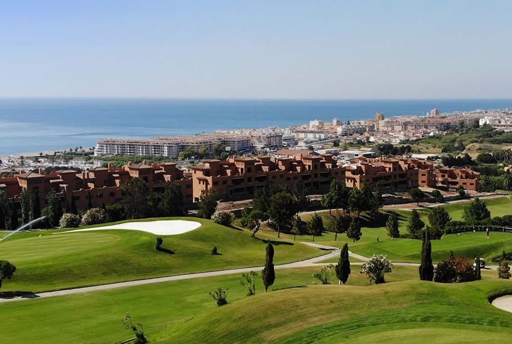 3 chambre Penthouse à vendre à Estepona avec piscine garage - 817 100 € (Ref: 9949327)