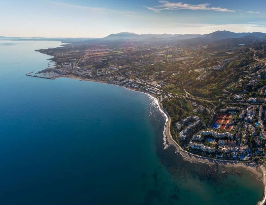 2 quarto Apartamento para venda em Estepona com piscina garagem - 472 300 € (Ref: 9949328)