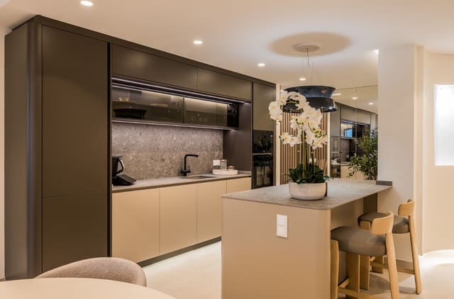3 quarto Penthouse para venda em Marbella com piscina garagem - 2 695 000 € (Ref: 9952037)
