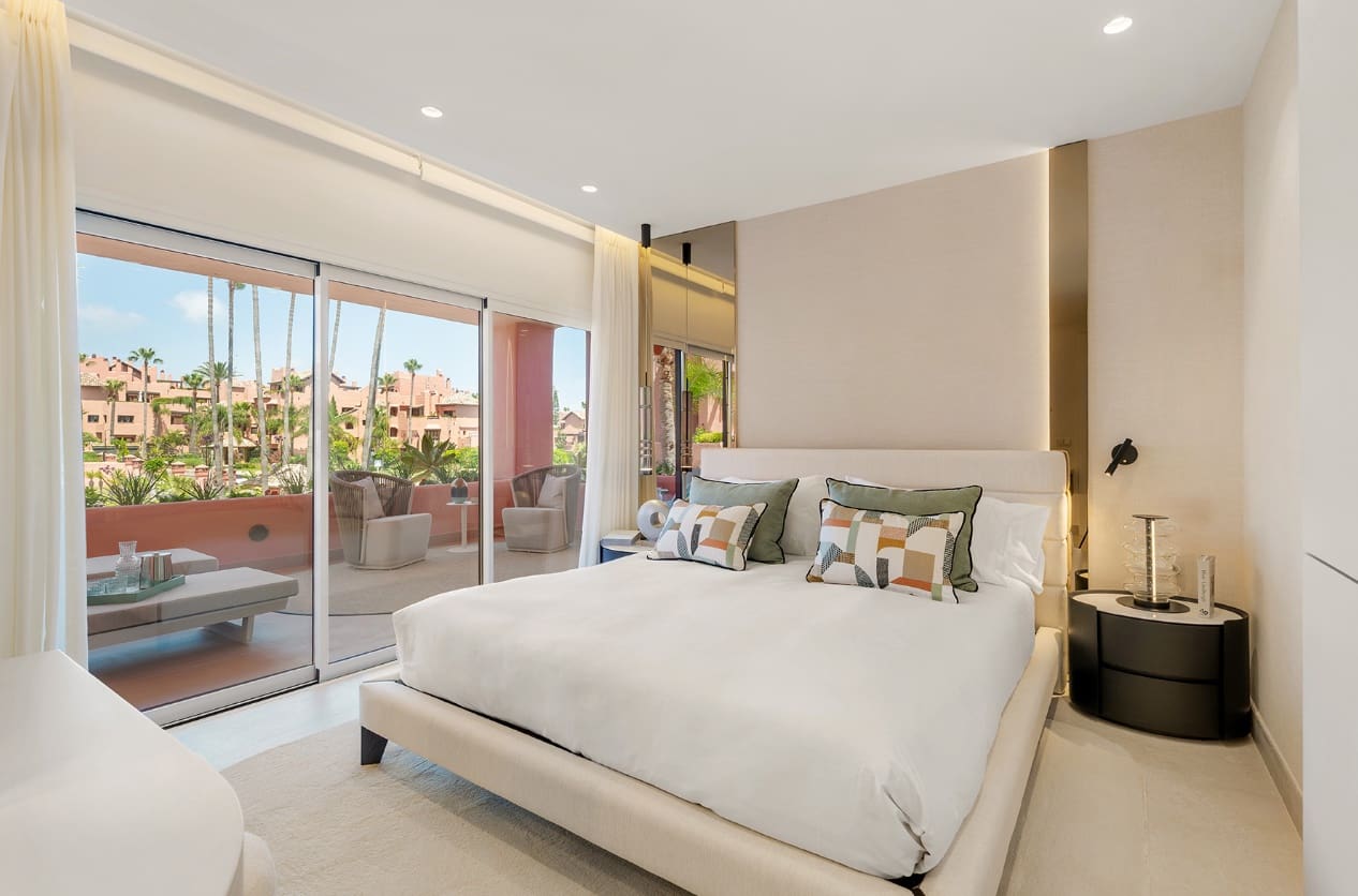 3 sypialnia Apartament na sprzedaż w Marbella z basenem garażem - 2 395 000 € (Ref: 9952039)