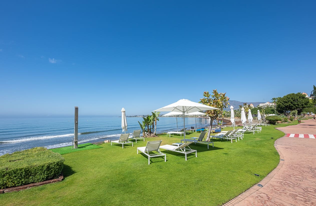 3 sypialnia Apartament na sprzedaż w Marbella z basenem garażem - 2 395 000 € (Ref: 9952039)