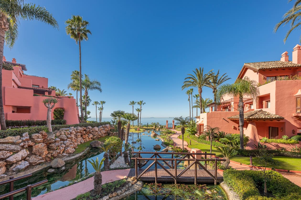 3 sypialnia Apartament na sprzedaż w Marbella z basenem garażem - 2 395 000 € (Ref: 9952039)