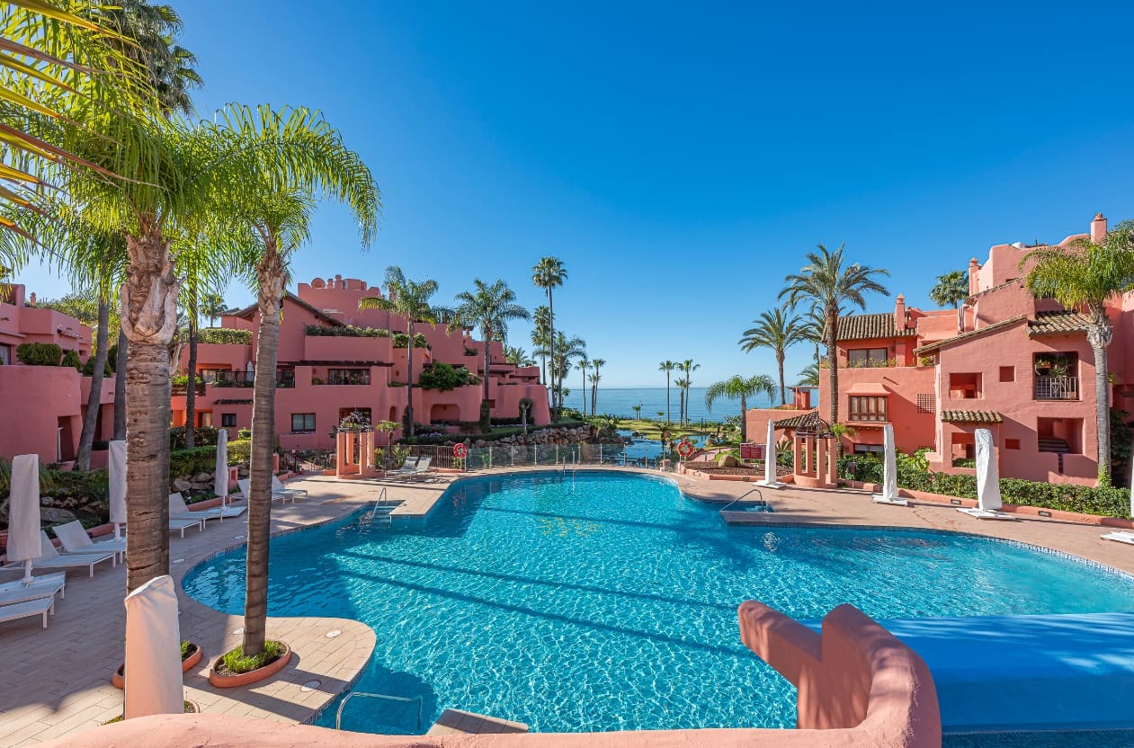 3 sypialnia Apartament na sprzedaż w Marbella z basenem garażem - 2 395 000 € (Ref: 9952039)