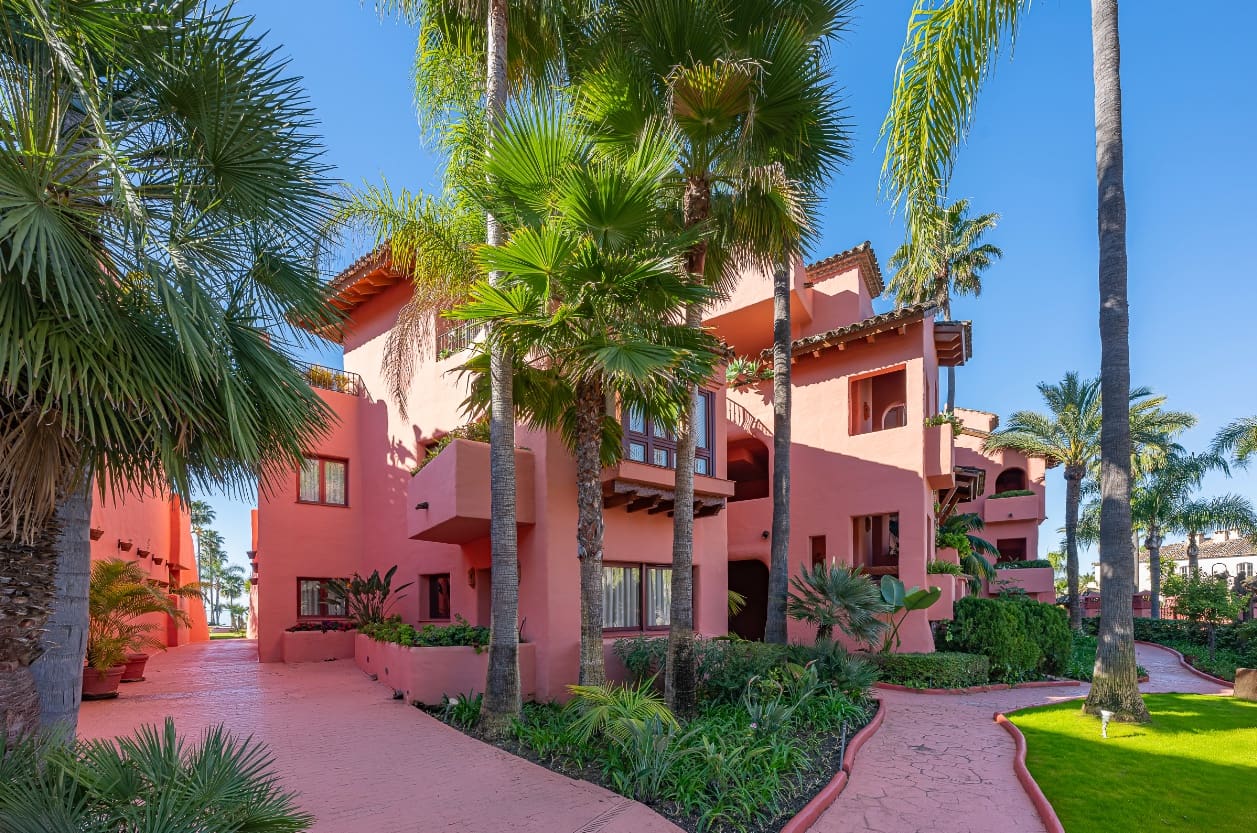 3 sypialnia Apartament na sprzedaż w Marbella z basenem garażem - 2 395 000 € (Ref: 9952039)