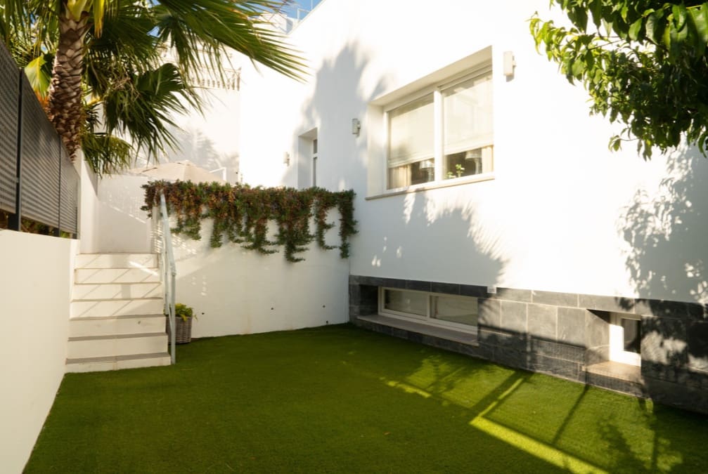 5 Zimmer Villa zu verkaufen in La Cala de Mijas mit Pool Garage - 1.795.000 € (Ref: 9953921)