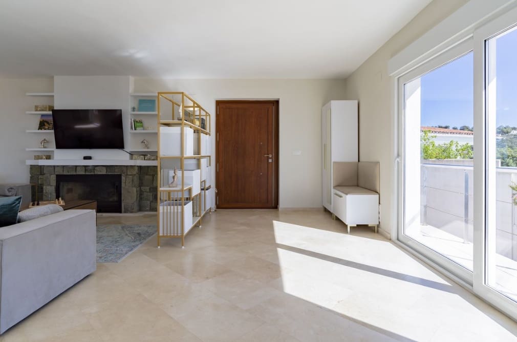 6 bedroom Villa for sale in Sotogrande with pool garage - € 1,780,000 (Ref: 9953922)