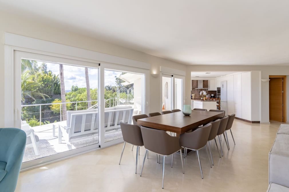6 bedroom Villa for sale in Sotogrande with pool garage - € 1,780,000 (Ref: 9953922)