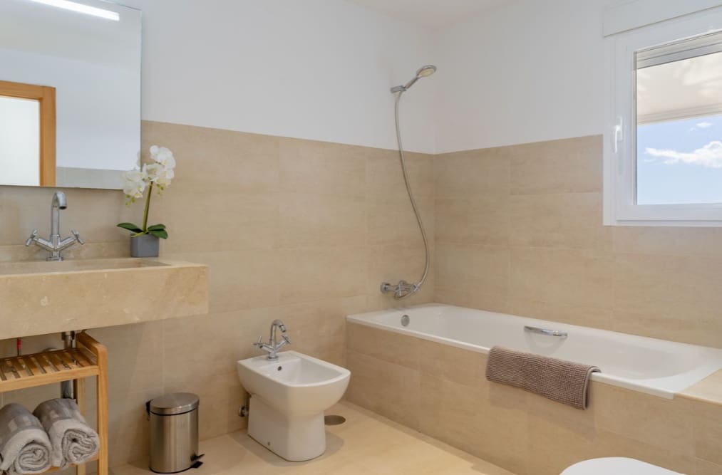 6 bedroom Villa for sale in Sotogrande with pool garage - € 1,780,000 (Ref: 9953922)
