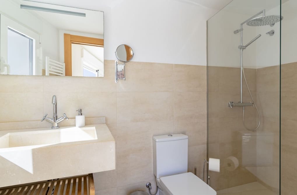 6 bedroom Villa for sale in Sotogrande with pool garage - € 1,780,000 (Ref: 9953922)