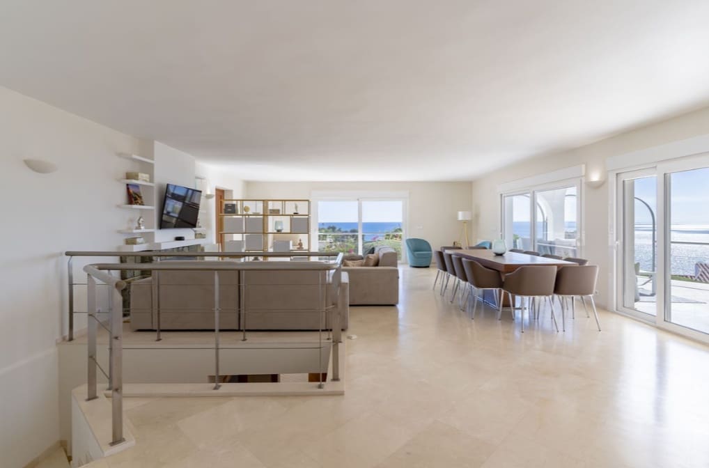 6 bedroom Villa for sale in Sotogrande with pool garage - € 1,780,000 (Ref: 9953922)