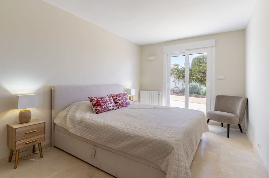 6 bedroom Villa for sale in Sotogrande with pool garage - € 1,780,000 (Ref: 9953922)