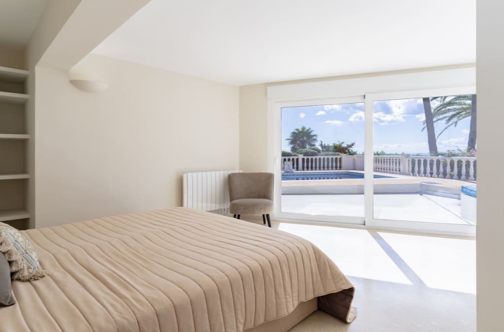 6 bedroom Villa for sale in Sotogrande with pool garage - € 1,780,000 (Ref: 9953922)