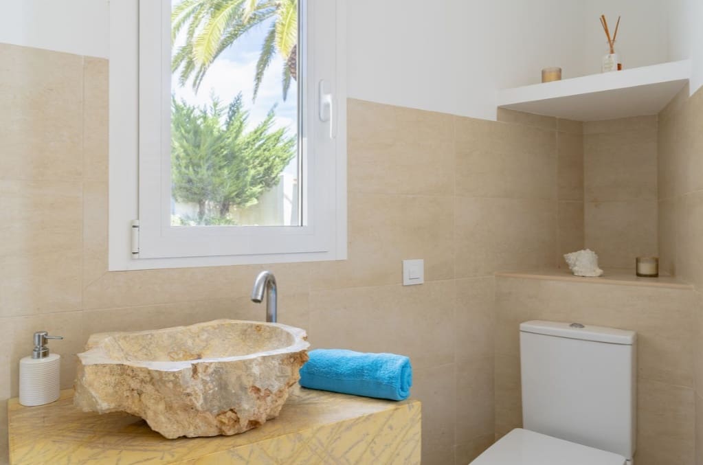 6 bedroom Villa for sale in Sotogrande with pool garage - € 1,780,000 (Ref: 9953922)