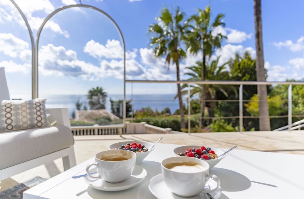 6 bedroom Villa for sale in Sotogrande with pool garage - € 1,780,000 (Ref: 9953922)