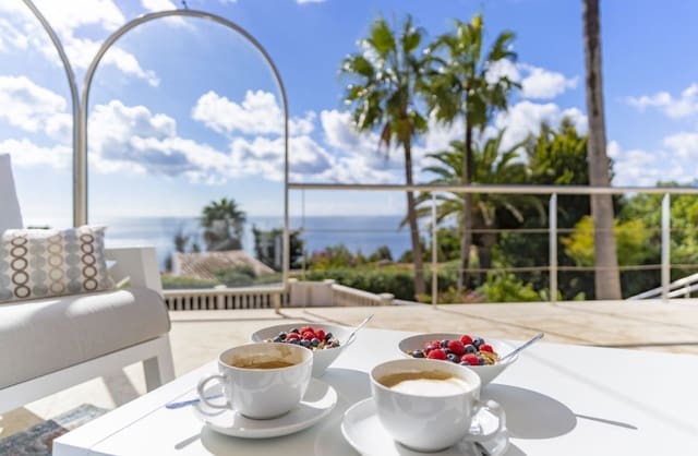6 soverom Villa til salgs i Sotogrande, San Roque med svømmebasseng garasje - € 1 780 000 (Ref: 9953922)