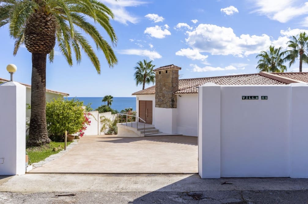 6 bedroom Villa for sale in Sotogrande with pool garage - € 1,780,000 (Ref: 9953922)