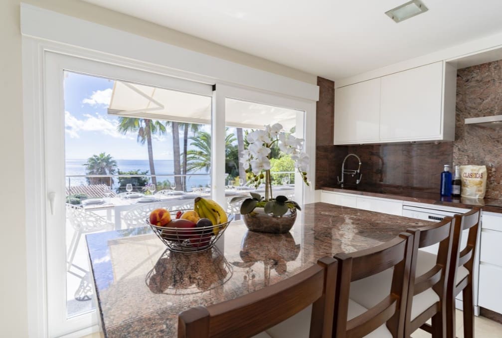 6 bedroom Villa for sale in Sotogrande with pool garage - € 1,780,000 (Ref: 9953922)