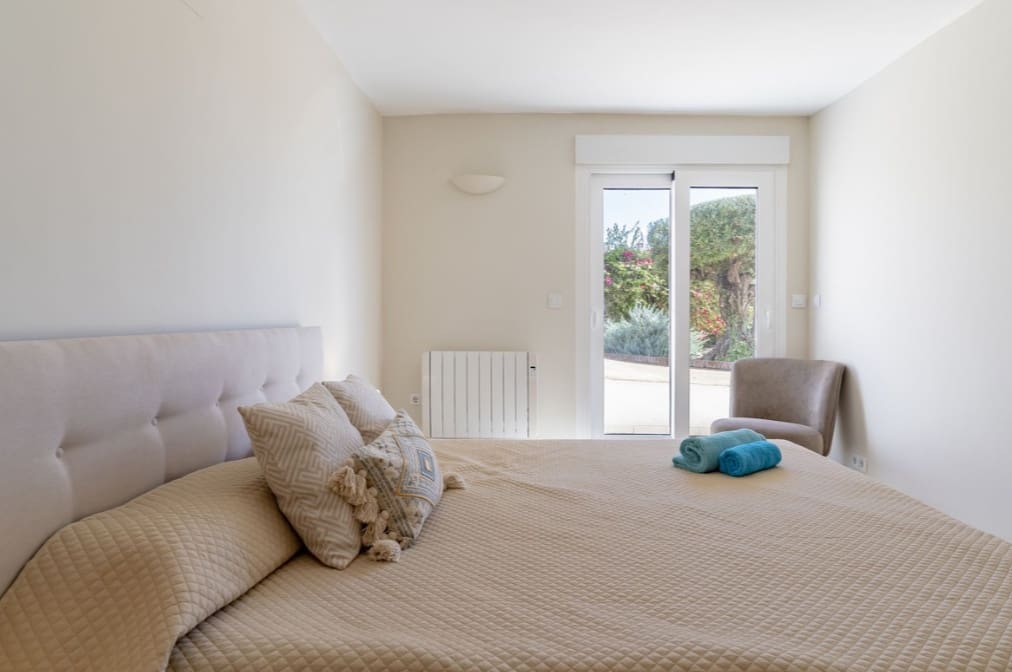6 bedroom Villa for sale in Sotogrande with pool garage - € 1,780,000 (Ref: 9953922)