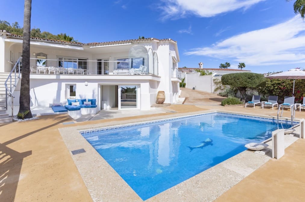 6 bedroom Villa for sale in Sotogrande with pool garage - € 1,780,000 (Ref: 9953922)