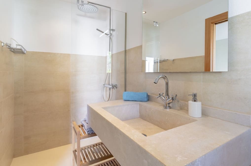 6 bedroom Villa for sale in Sotogrande with pool garage - € 1,780,000 (Ref: 9953922)