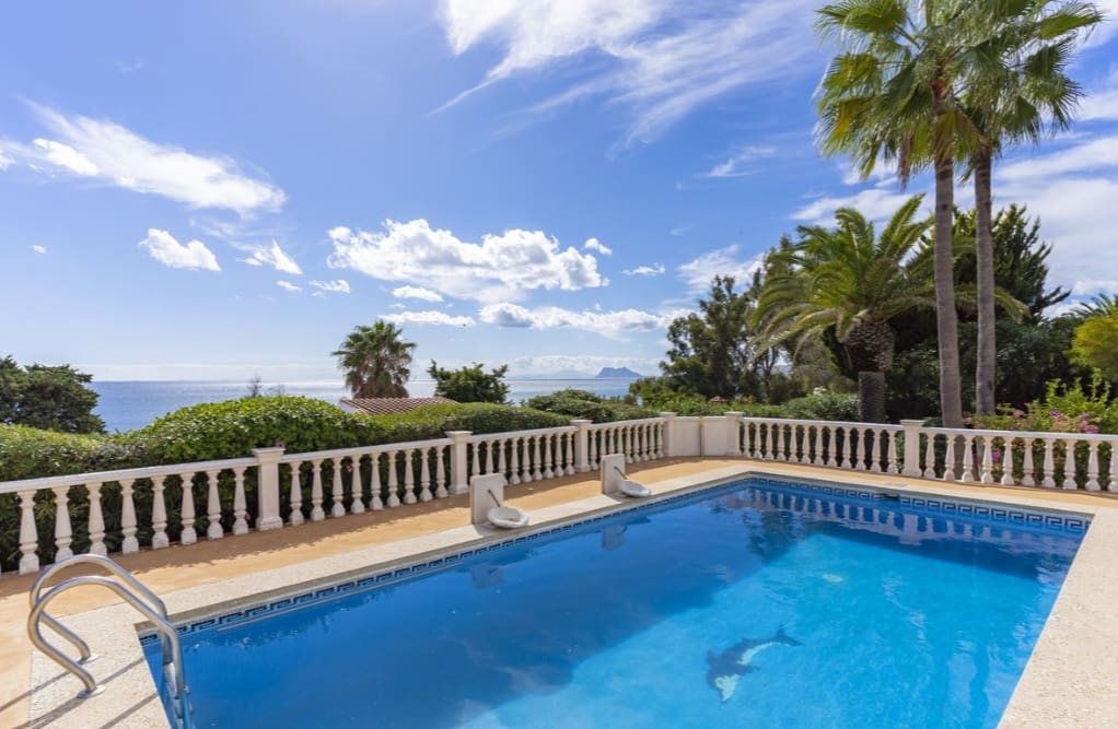 6 bedroom Villa for sale in Sotogrande with pool garage - € 1,780,000 (Ref: 9953922)