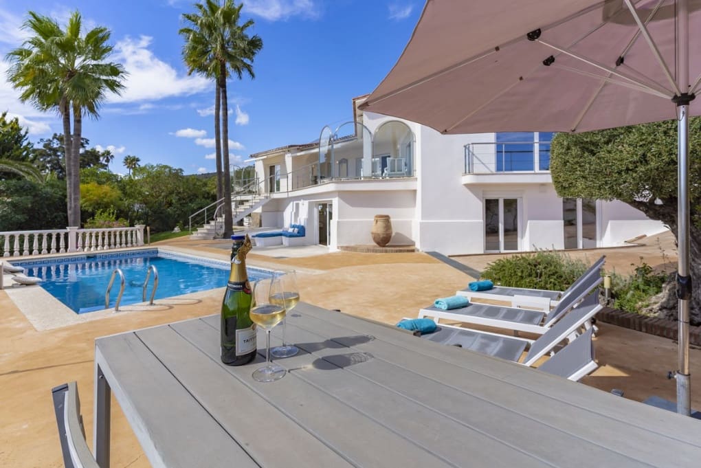 6 bedroom Villa for sale in Sotogrande with pool garage - € 1,780,000 (Ref: 9953922)