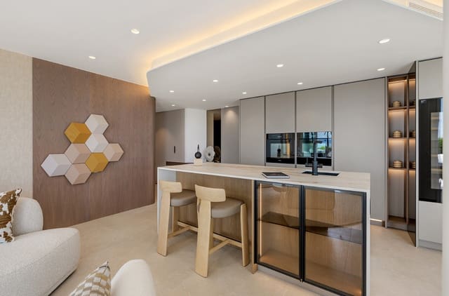 Apartamento de 3 habitaciones en Marbella en venta con piscina garaje - 2.995.000 € (Ref: 9953928)