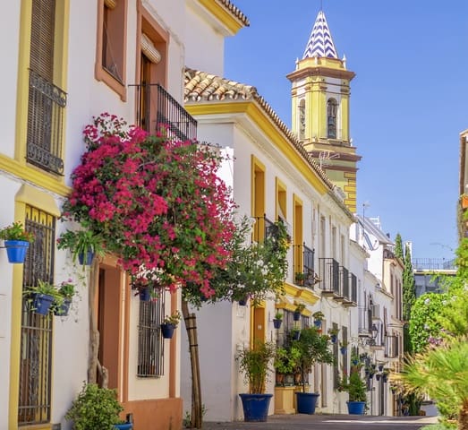 4 soveværelse Byhus til salg i Estepona med swimmingpool garage - € 886.000 (Ref: 9953929)