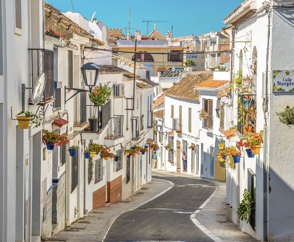 4 soveværelse Byhus til salg i Estepona med swimmingpool garage - € 886.000 (Ref: 9953929)
