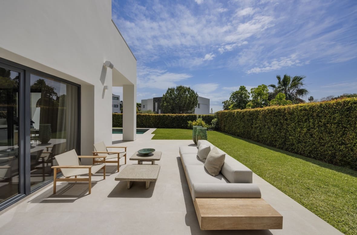 4 bedroom Villa for sale in Marbella with pool garage - € 3,250,000 (Ref: 9959334)