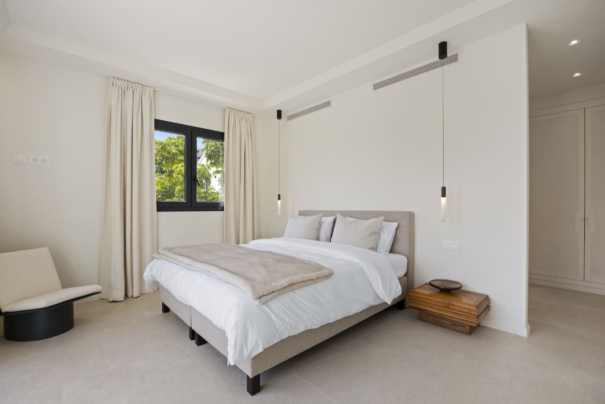 4 bedroom Villa for sale in Marbella with pool garage - € 3,250,000 (Ref: 9959334)
