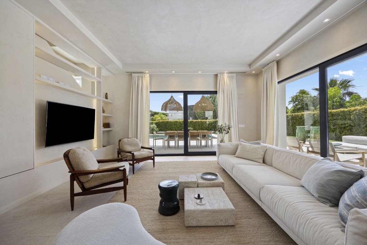 4 bedroom Villa for sale in Marbella with pool garage - € 3,250,000 (Ref: 9959334)