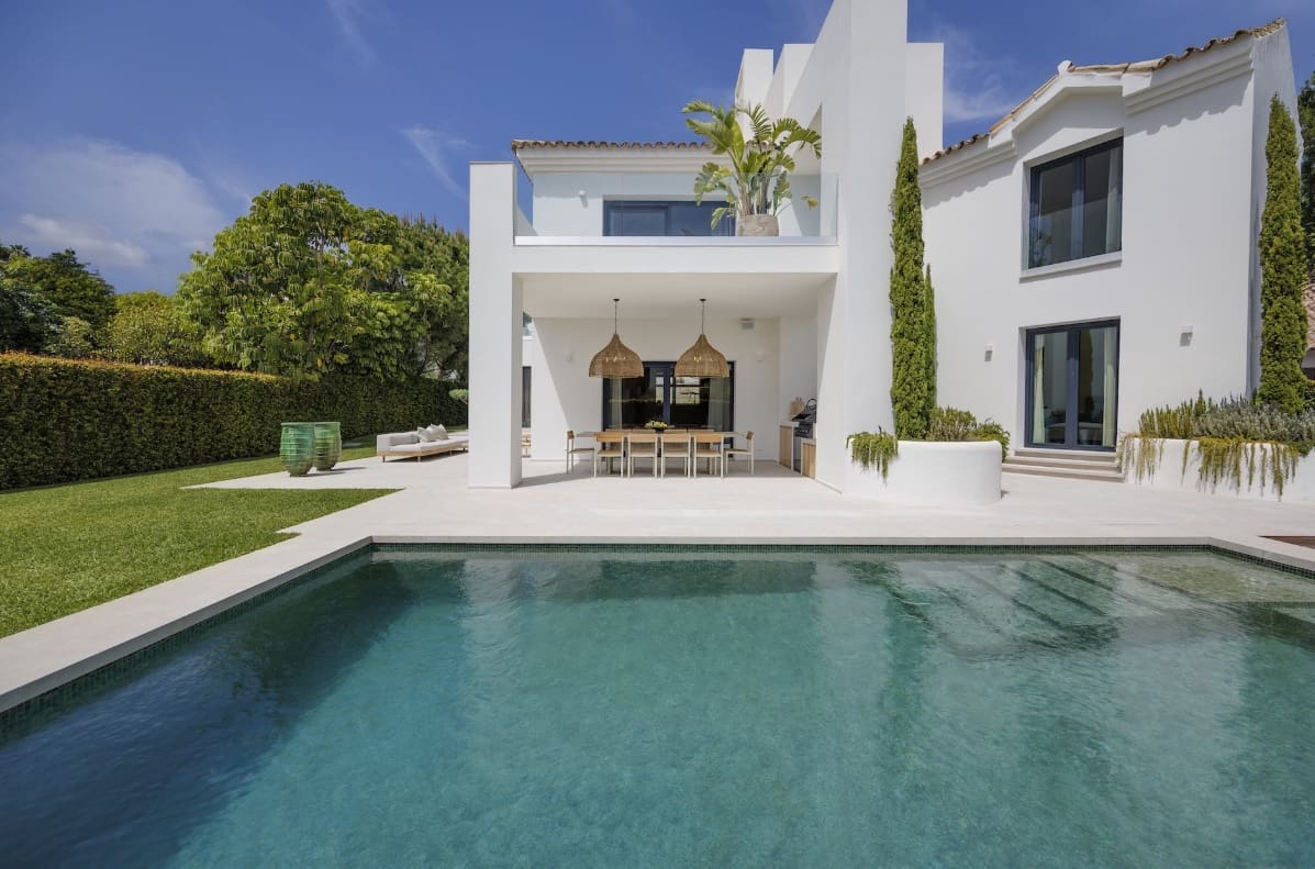 4 bedroom Villa for sale in Marbella with pool garage - € 3,250,000 (Ref: 9959334)