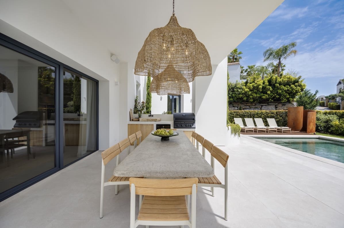 4 bedroom Villa for sale in Marbella with pool garage - € 3,250,000 (Ref: 9959334)