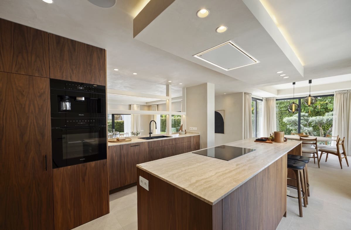 4 bedroom Villa for sale in Marbella with pool garage - € 3,250,000 (Ref: 9959334)