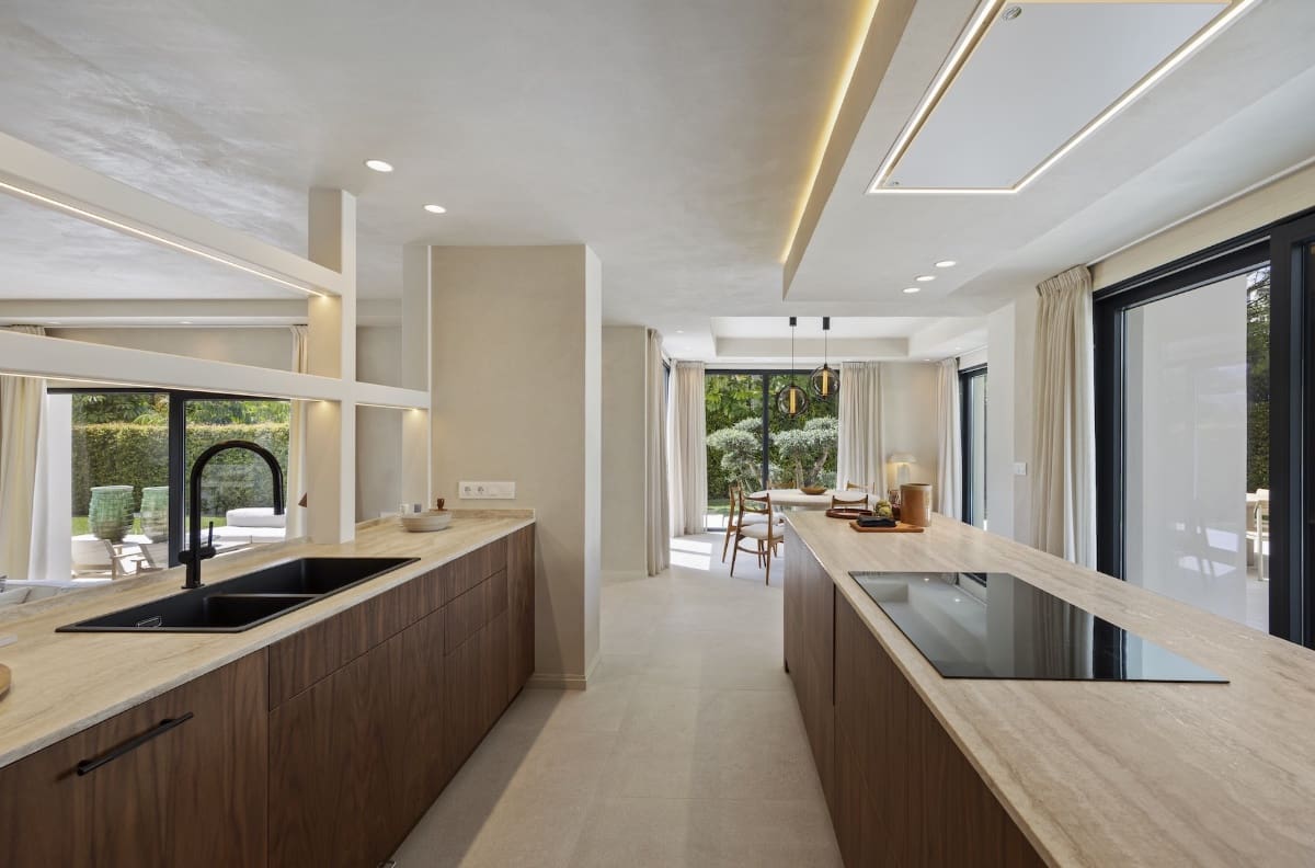 4 bedroom Villa for sale in Marbella with pool garage - € 3,250,000 (Ref: 9959334)