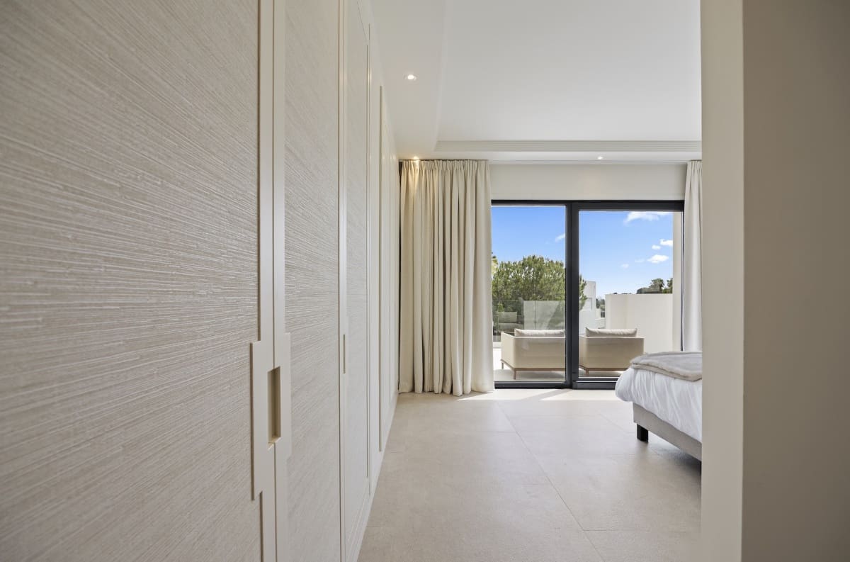 4 bedroom Villa for sale in Marbella with pool garage - € 3,250,000 (Ref: 9959334)
