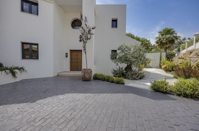 4 bedroom Villa for sale in Marbella with pool garage - € 3,250,000 (Ref: 9959334)