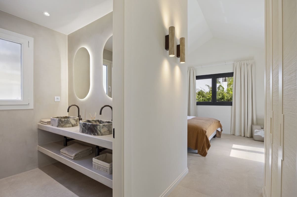 4 bedroom Villa for sale in Marbella with pool garage - € 3,250,000 (Ref: 9959334)