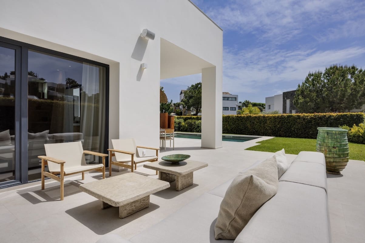 4 bedroom Villa for sale in Marbella with pool garage - € 3,250,000 (Ref: 9959334)