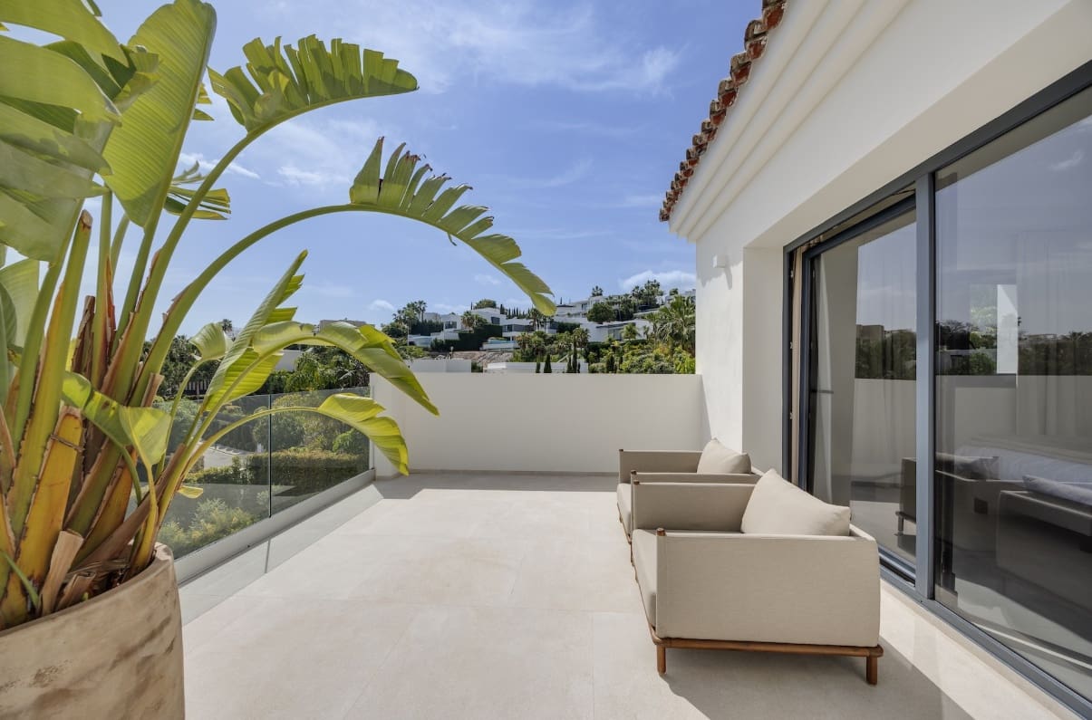 4 bedroom Villa for sale in Marbella with pool garage - € 3,250,000 (Ref: 9959334)