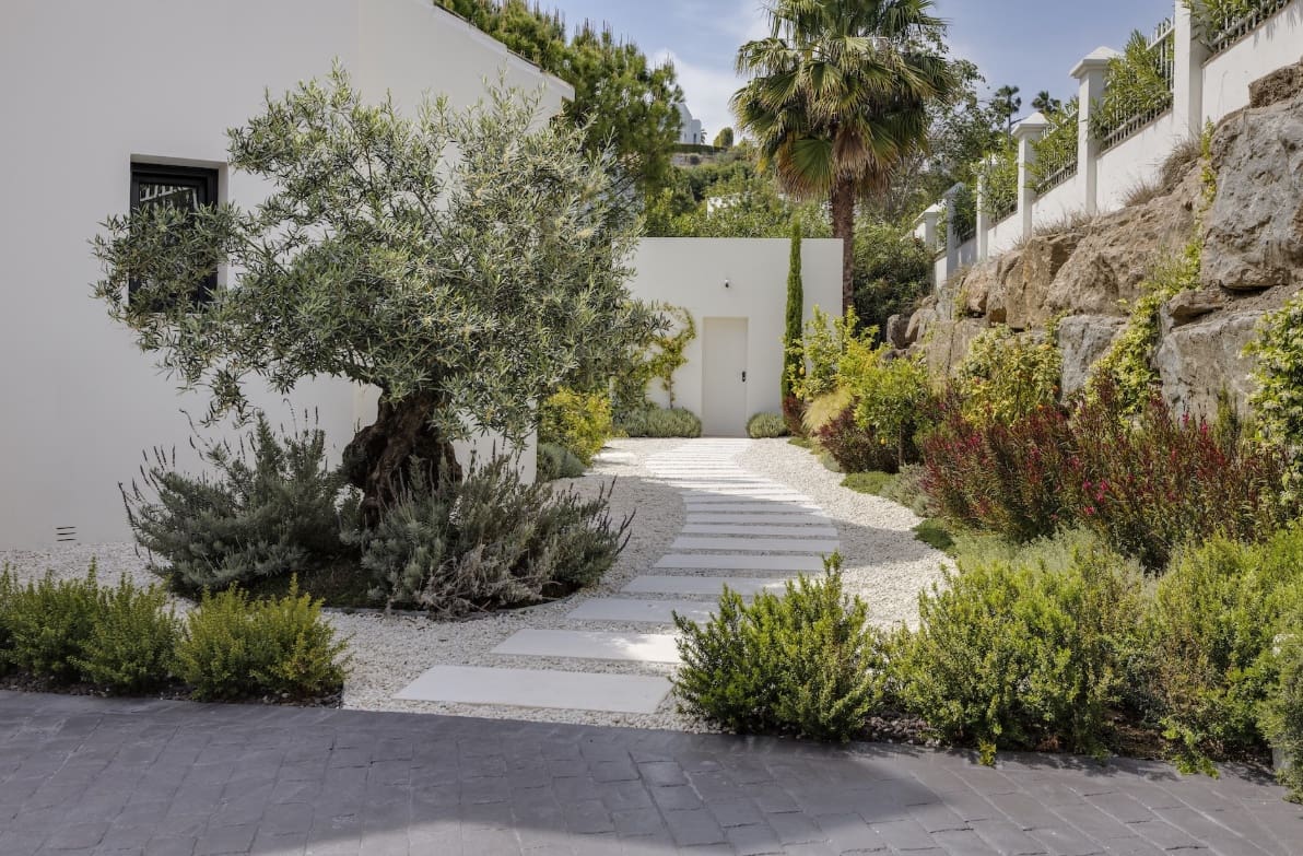 4 bedroom Villa for sale in Marbella with pool garage - € 3,250,000 (Ref: 9959334)