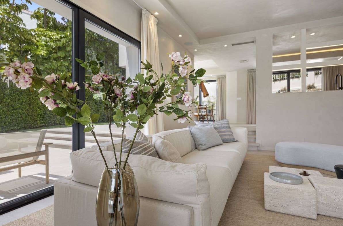 4 bedroom Villa for sale in Marbella with pool garage - € 3,250,000 (Ref: 9959334)