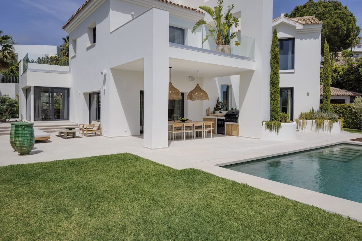 4 bedroom Villa for sale in Marbella with pool garage - € 3,250,000 (Ref: 9959334)
