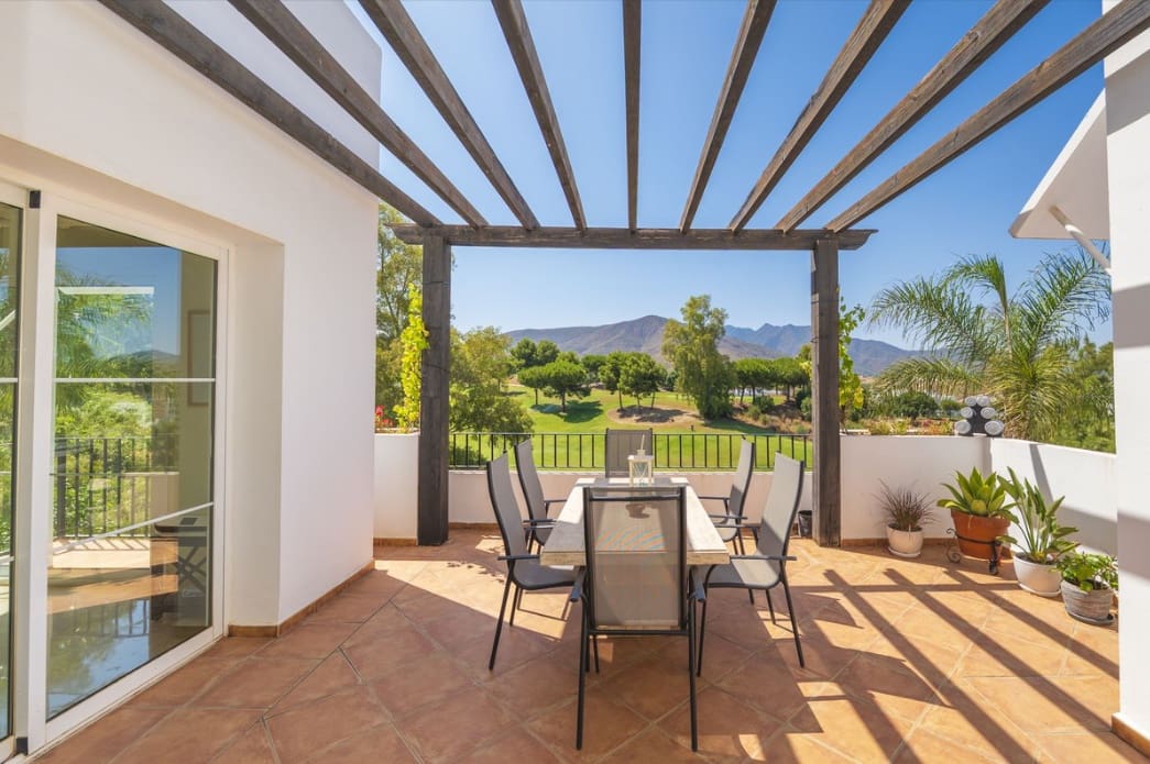 4 bedroom Villa for sale in Marbella with pool garage - € 1,950,000 (Ref: 9962271)