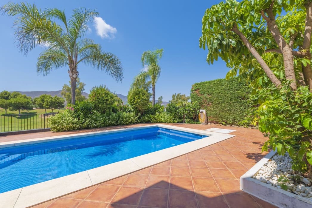 4 bedroom Villa for sale in Marbella with pool garage - € 1,950,000 (Ref: 9962271)
