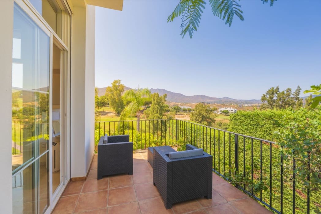 4 bedroom Villa for sale in Marbella with pool garage - € 1,950,000 (Ref: 9962271)